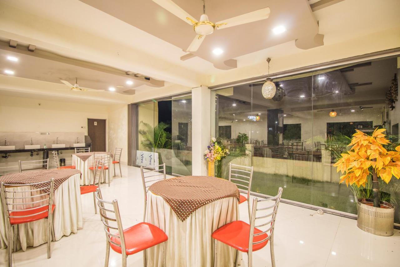 호텔 요기라이 팰리스 Shegaon 외부 사진